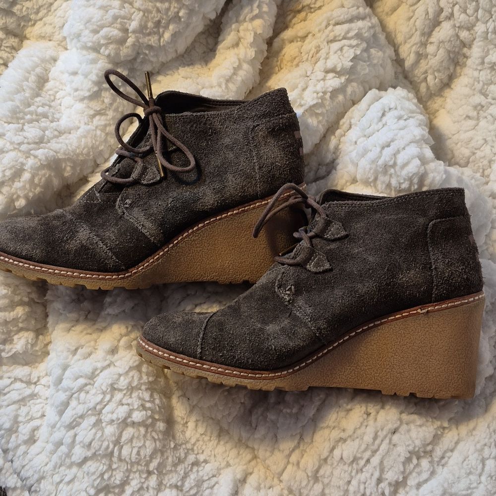 Toms Women's 8.5 Suede Wedge Ankle Boots